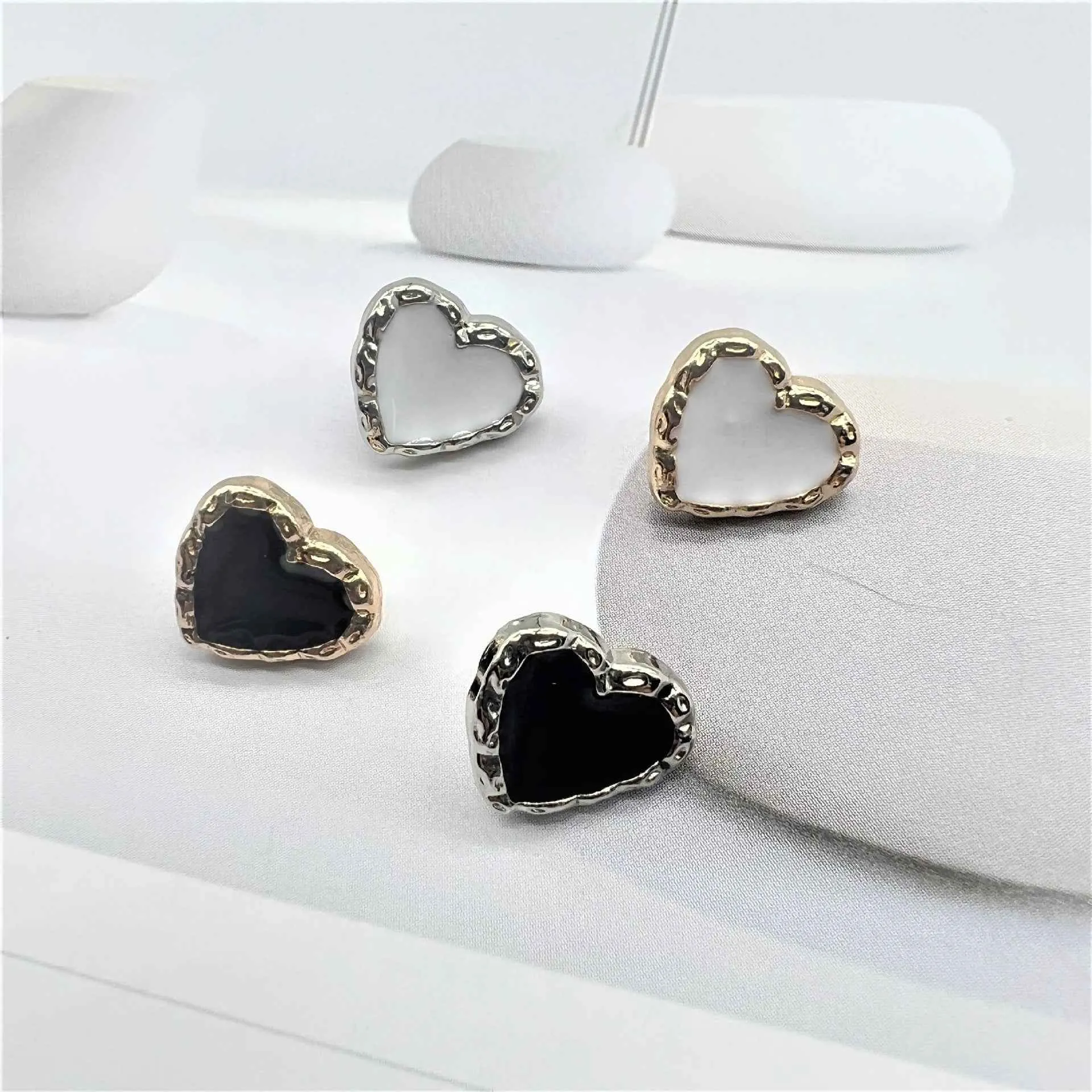 20L (12.5mm) Vintage British-Style Heart Shank Buttons 48 Pack
