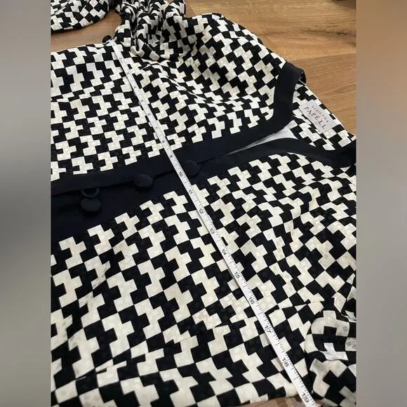 Adrianna Papell 100% silk Black and White Geometric Jacket- Size 8 roughly