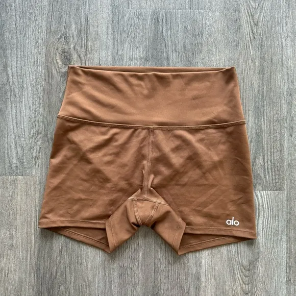 Alo 3&quot; High-Waist Airlift Short - Cinnamon Brown (Size Medium)