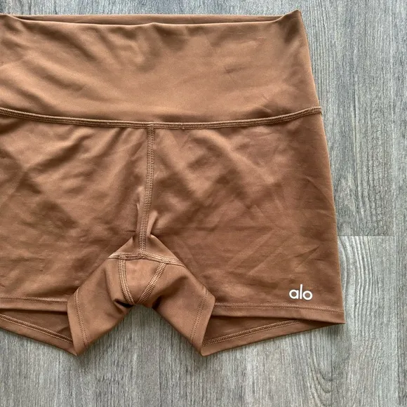 Alo 3&quot; High-Waist Airlift Short - Cinnamon Brown (Size Medium)