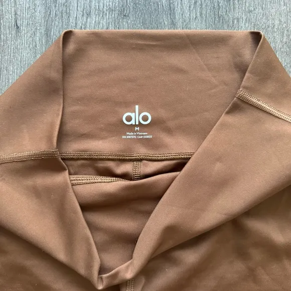 Alo 3&quot; High-Waist Airlift Short - Cinnamon Brown (Size Medium)