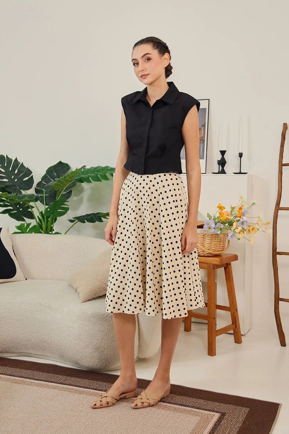 Amira Sleeveless Shirt in Black