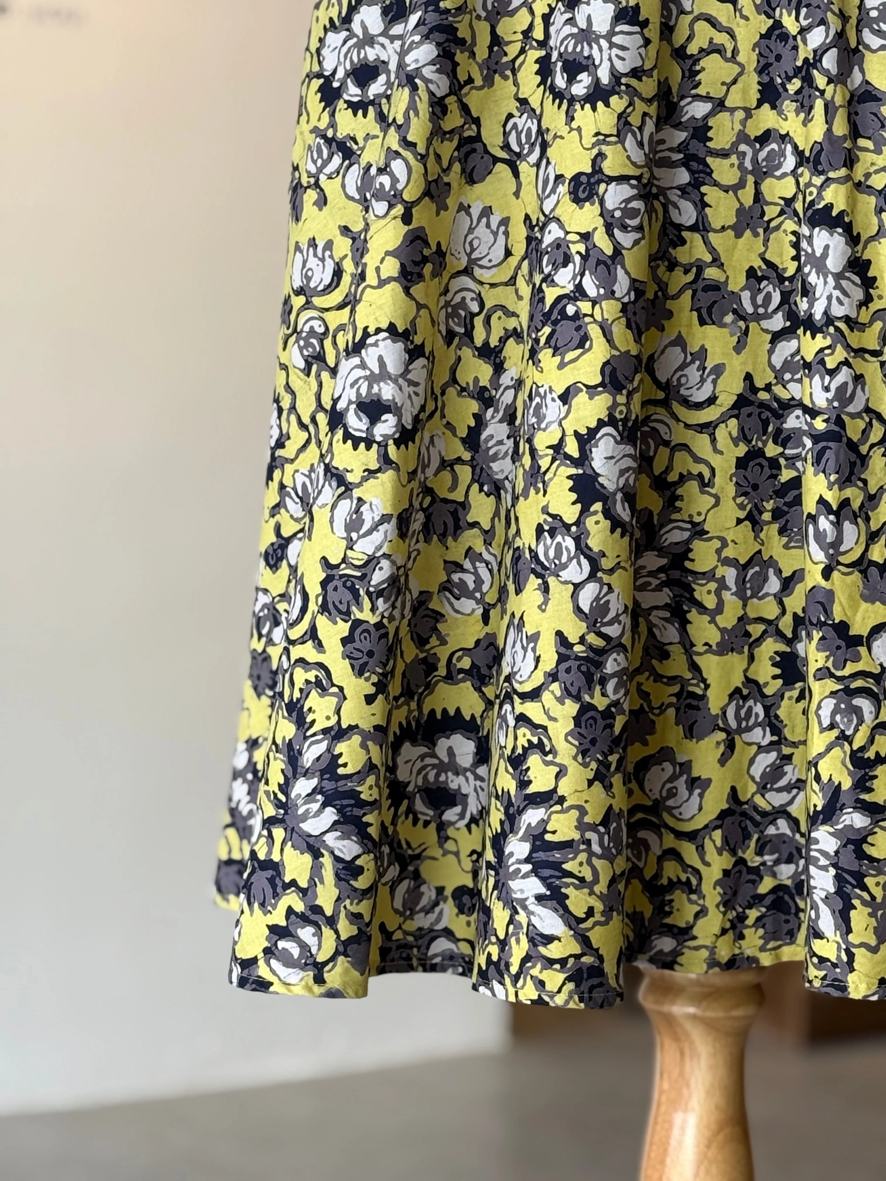 Ayu Lady Midi Wavy Skirt 04