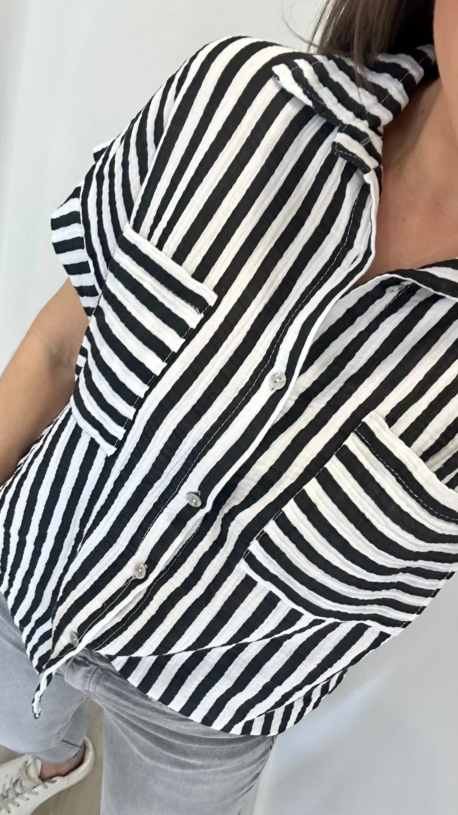 BLACK AND WHITE STRIPE CHEESECLOTH SHORT SLEEVE SHIRT