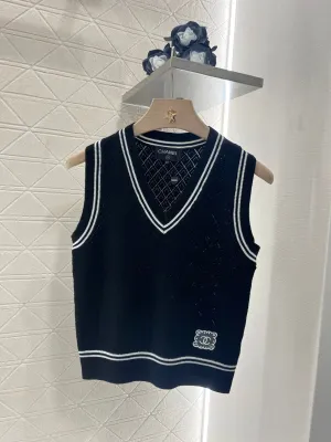 College style knitted vest