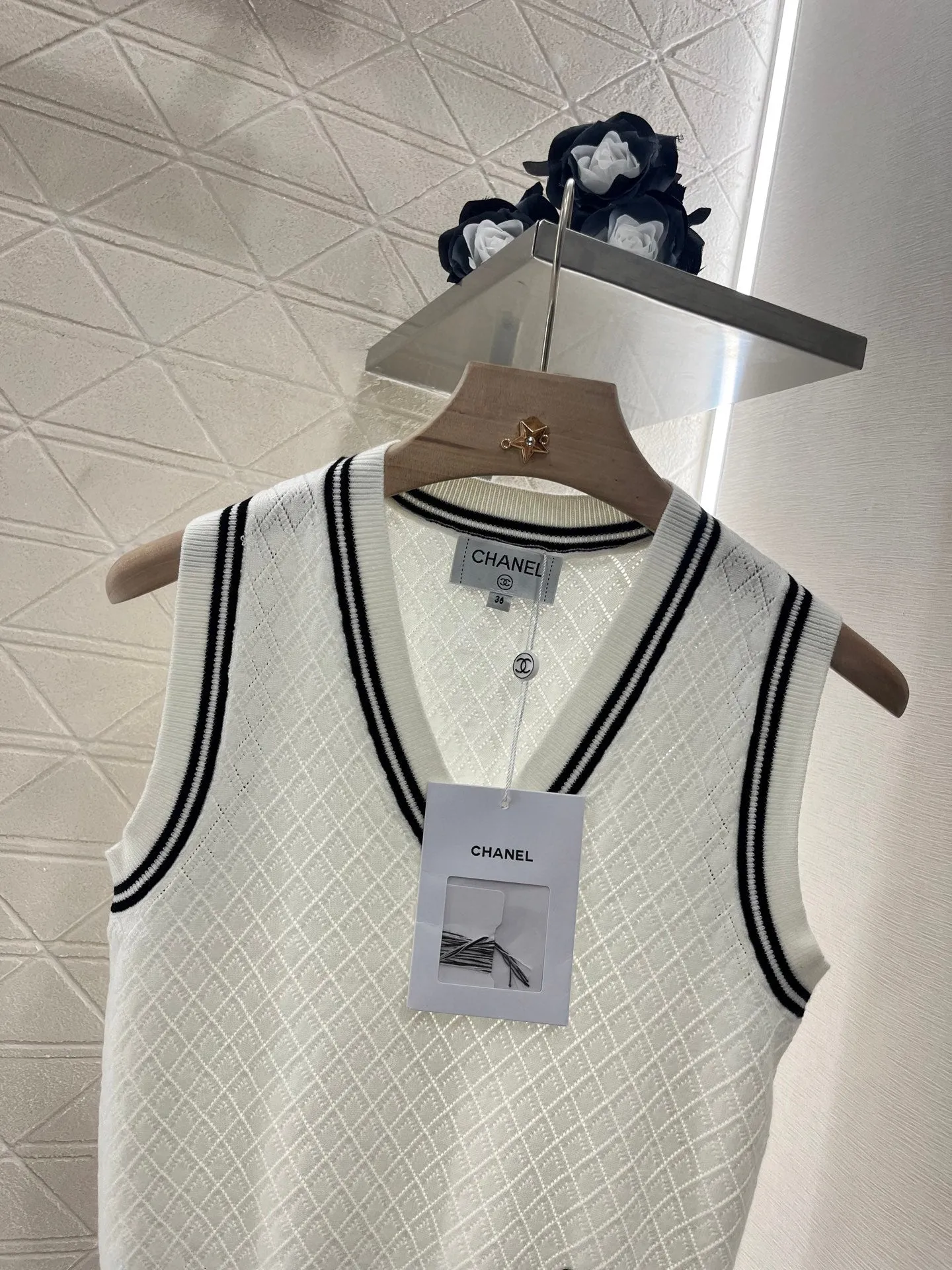 College style knitted vest