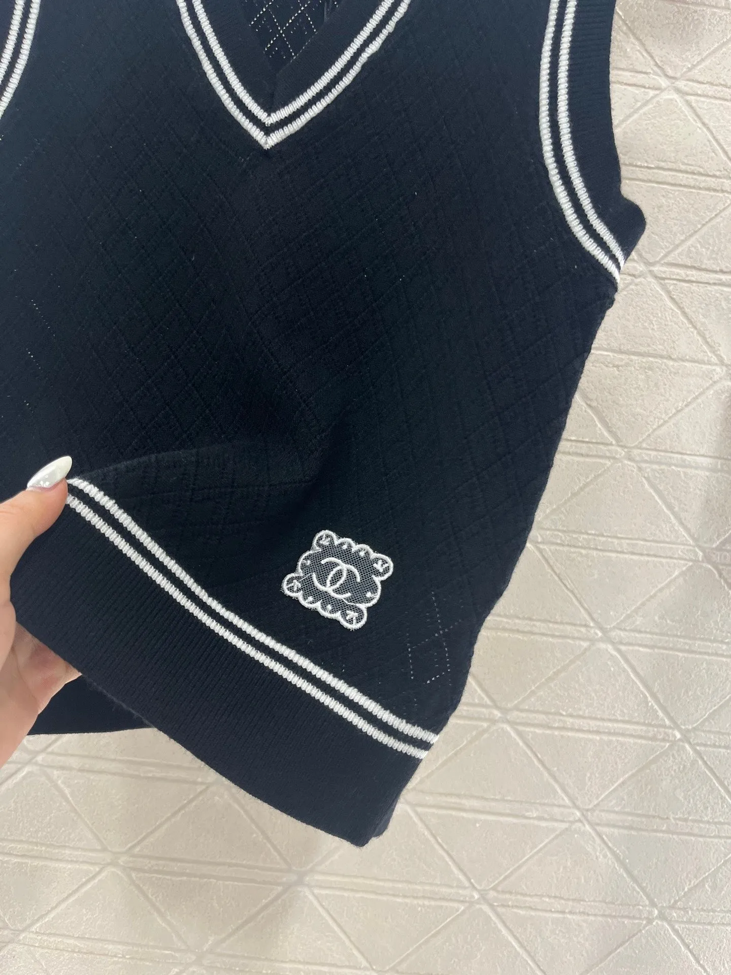College style knitted vest