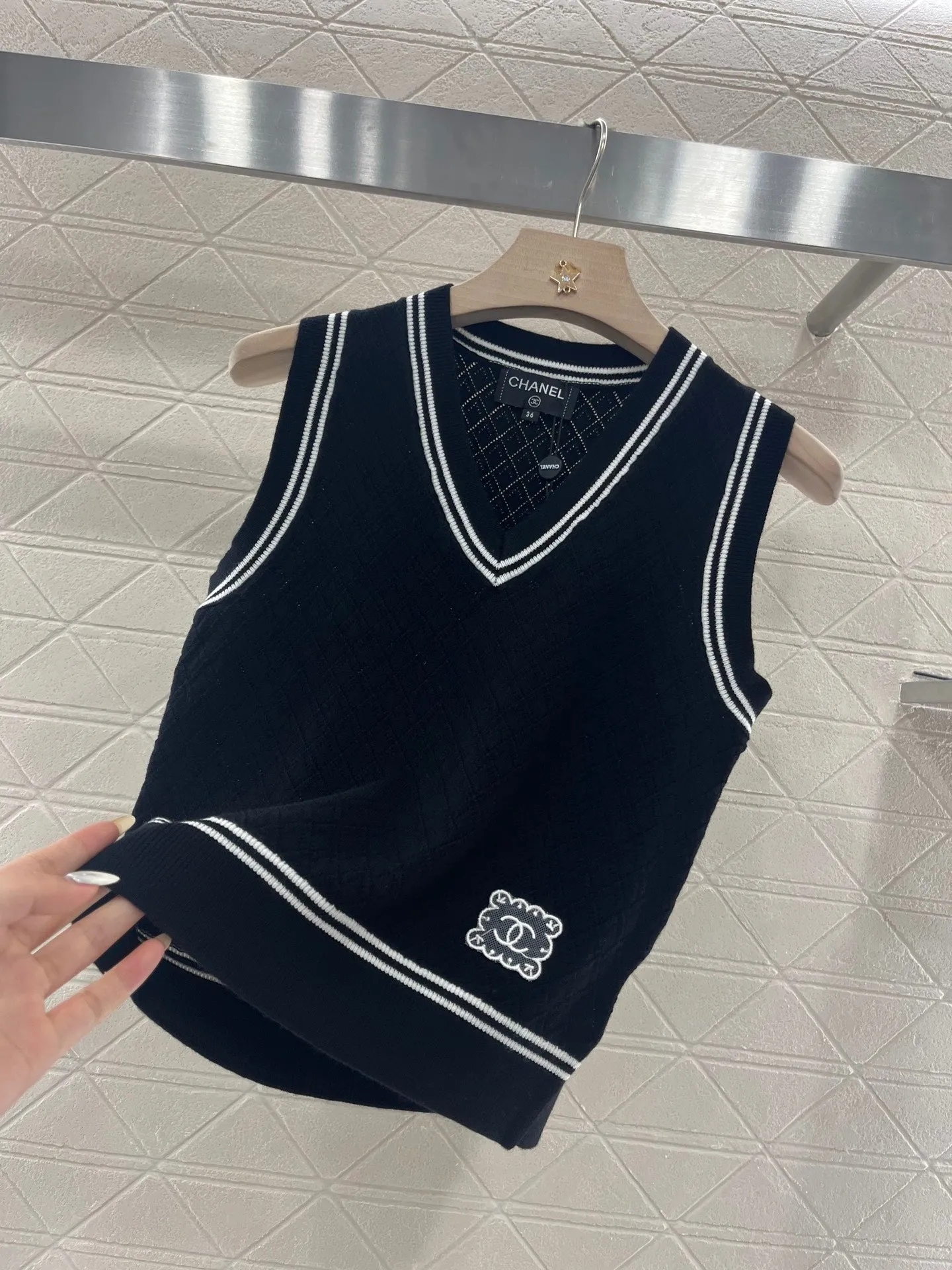 College style knitted vest