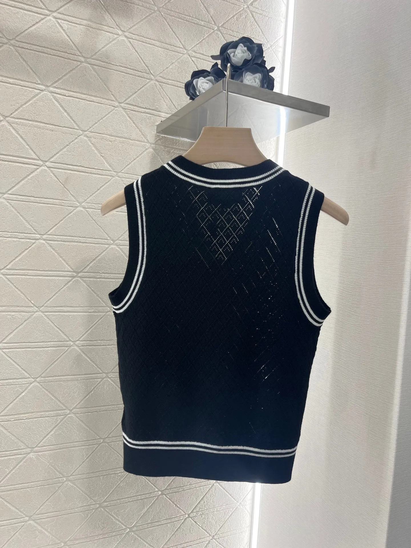 College style knitted vest