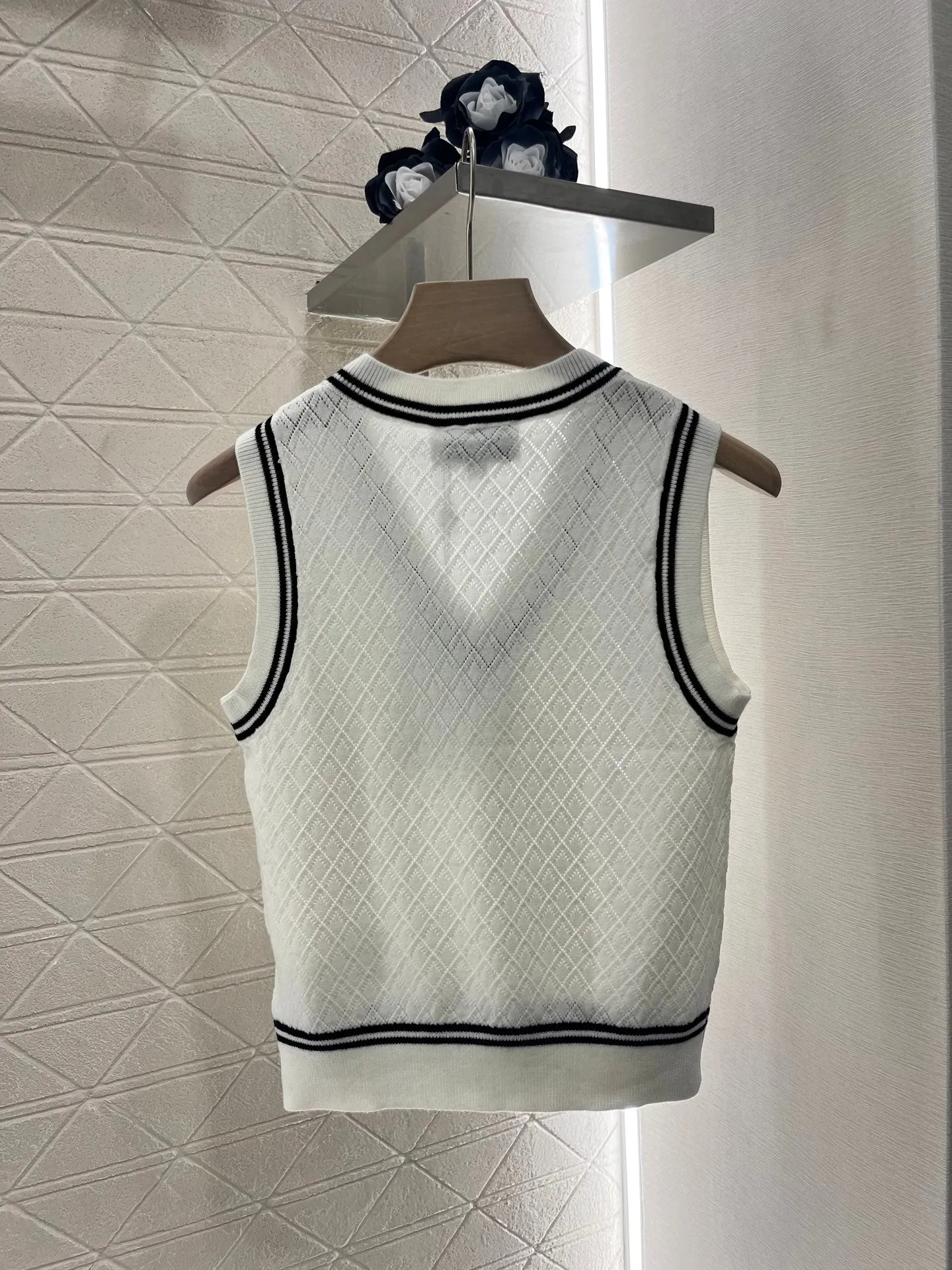 College style knitted vest