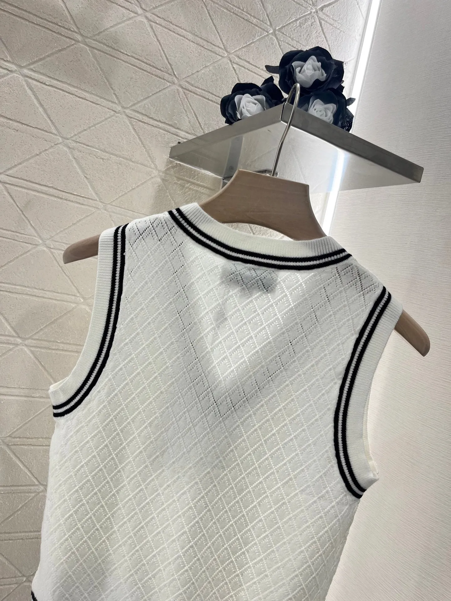College style knitted vest
