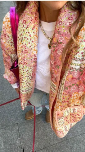 Fashionable, elegant jacket with print - Sophisticated look for any occasion - Comfortable and versatile