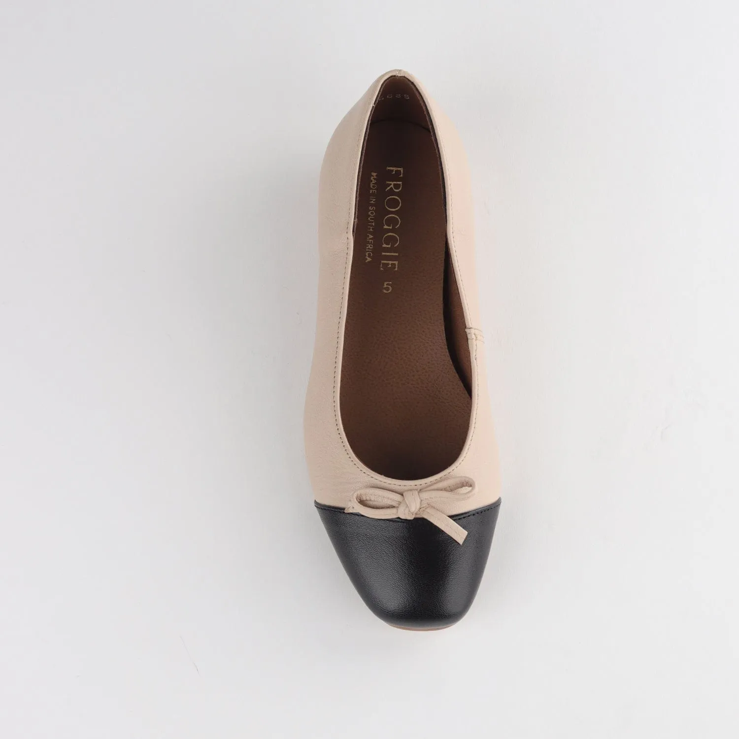 Flat Pump with Bow in Ivory Multi - 12826