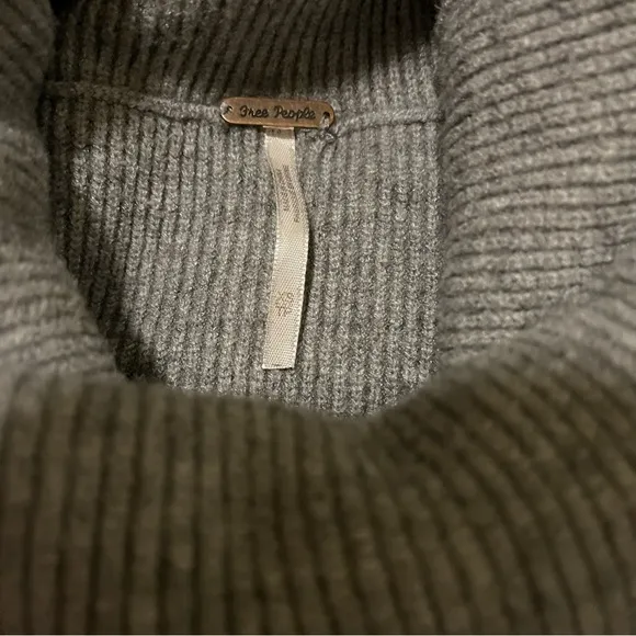 FREE PEOPLE softly structured chunky knit oversized turtleneck sweater-