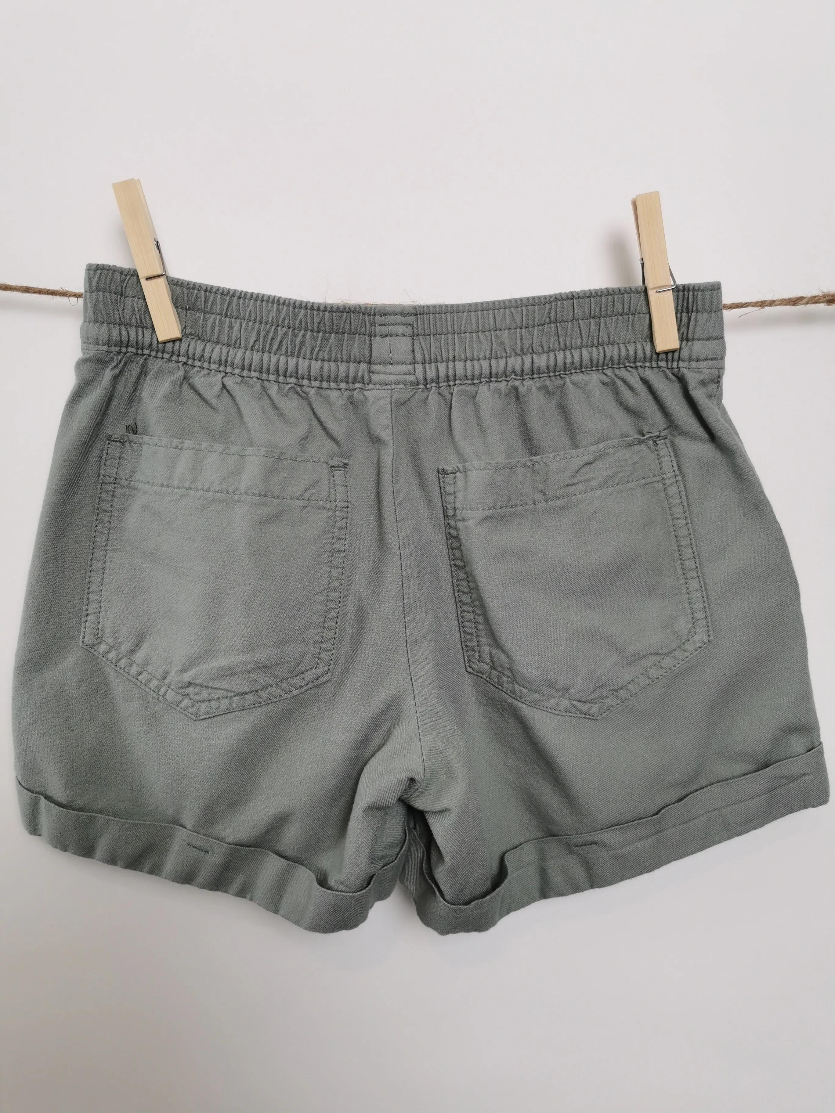 GIRL SIZE MEDIUM (8/9 YEARS) - GAP Kids, Soft Casual Shorts EUC B51