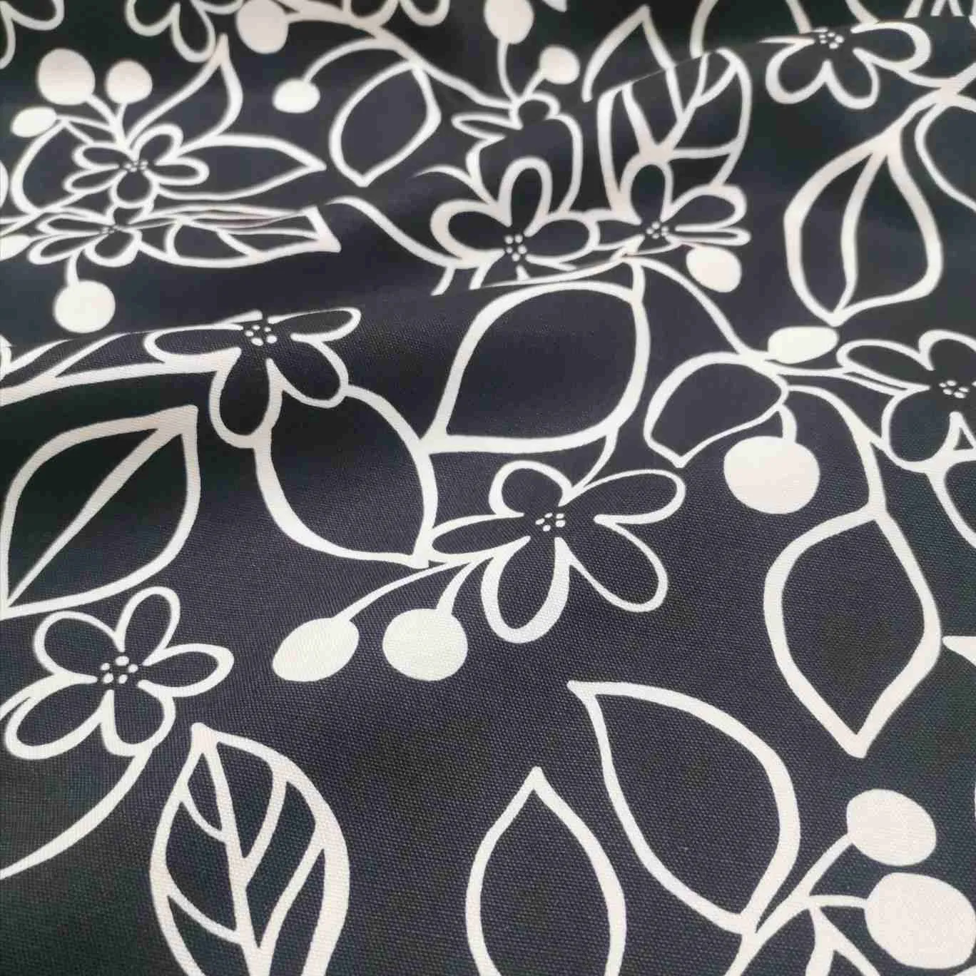 Japanese Cotton Oxford, Linear Flowers, Black