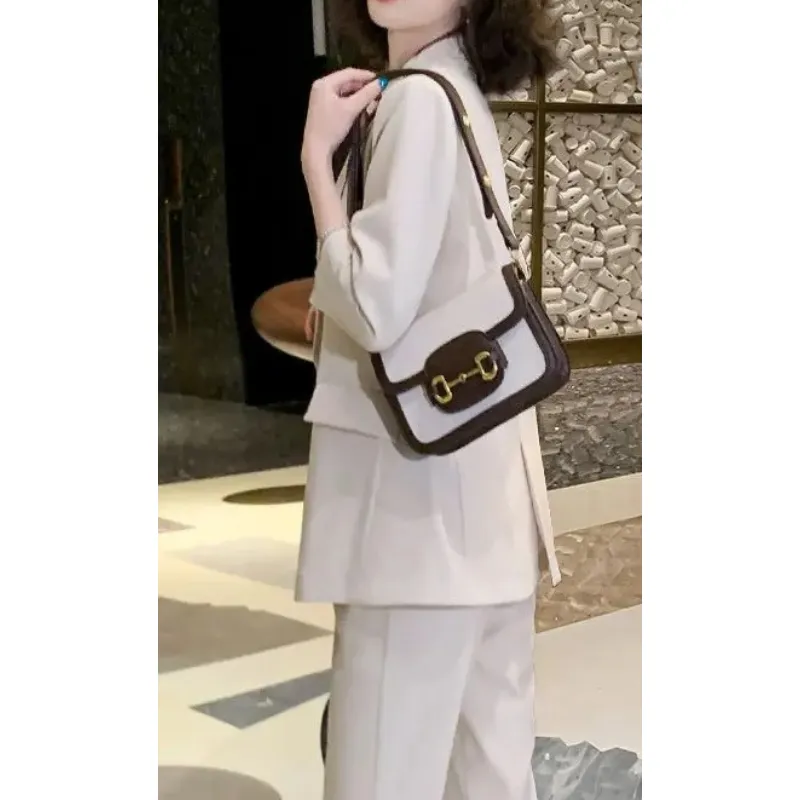 Stylish ladies' blazer with 3/4 sleeves - High-quality craftsmanship for durability - Cozy and warm for winter