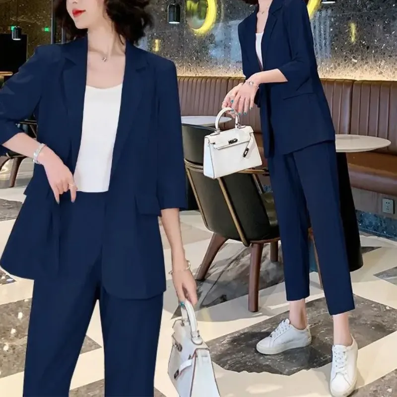 Stylish ladies' blazer with 3/4 sleeves - High-quality craftsmanship for durability - Cozy and warm for winter