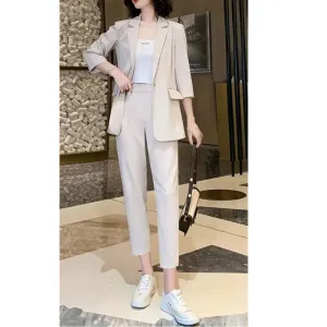 Stylish ladies' blazer with 3/4 sleeves - High-quality craftsmanship for durability - Cozy and warm for winter