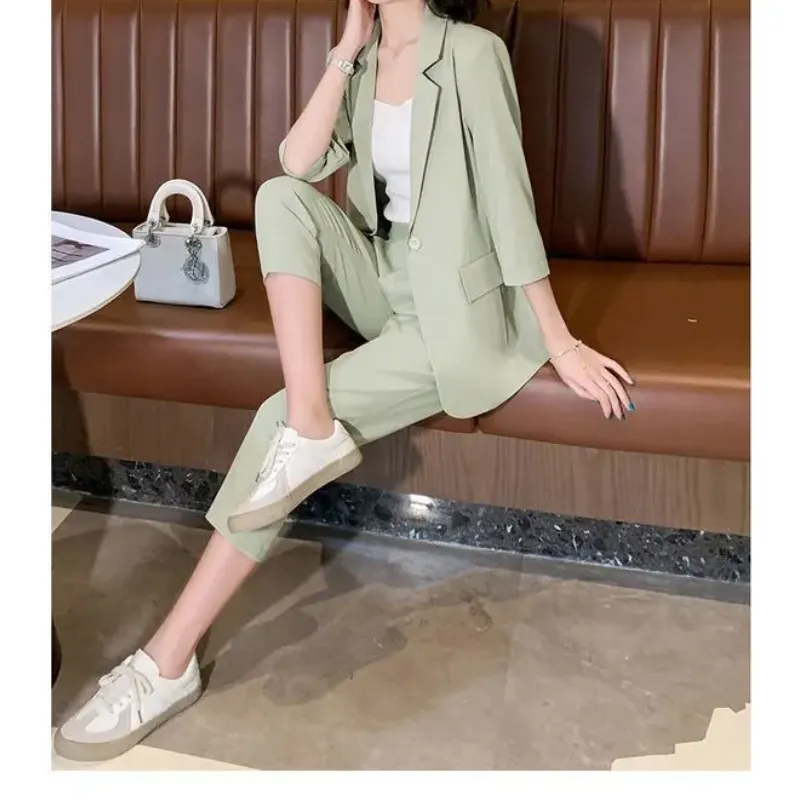 Stylish ladies' blazer with 3/4 sleeves - High-quality craftsmanship for durability - Cozy and warm for winter