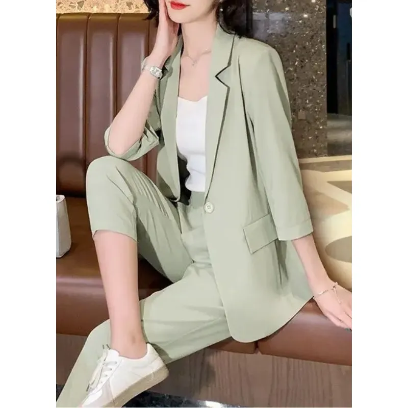 Stylish ladies' blazer with 3/4 sleeves - High-quality craftsmanship for durability - Cozy and warm for winter