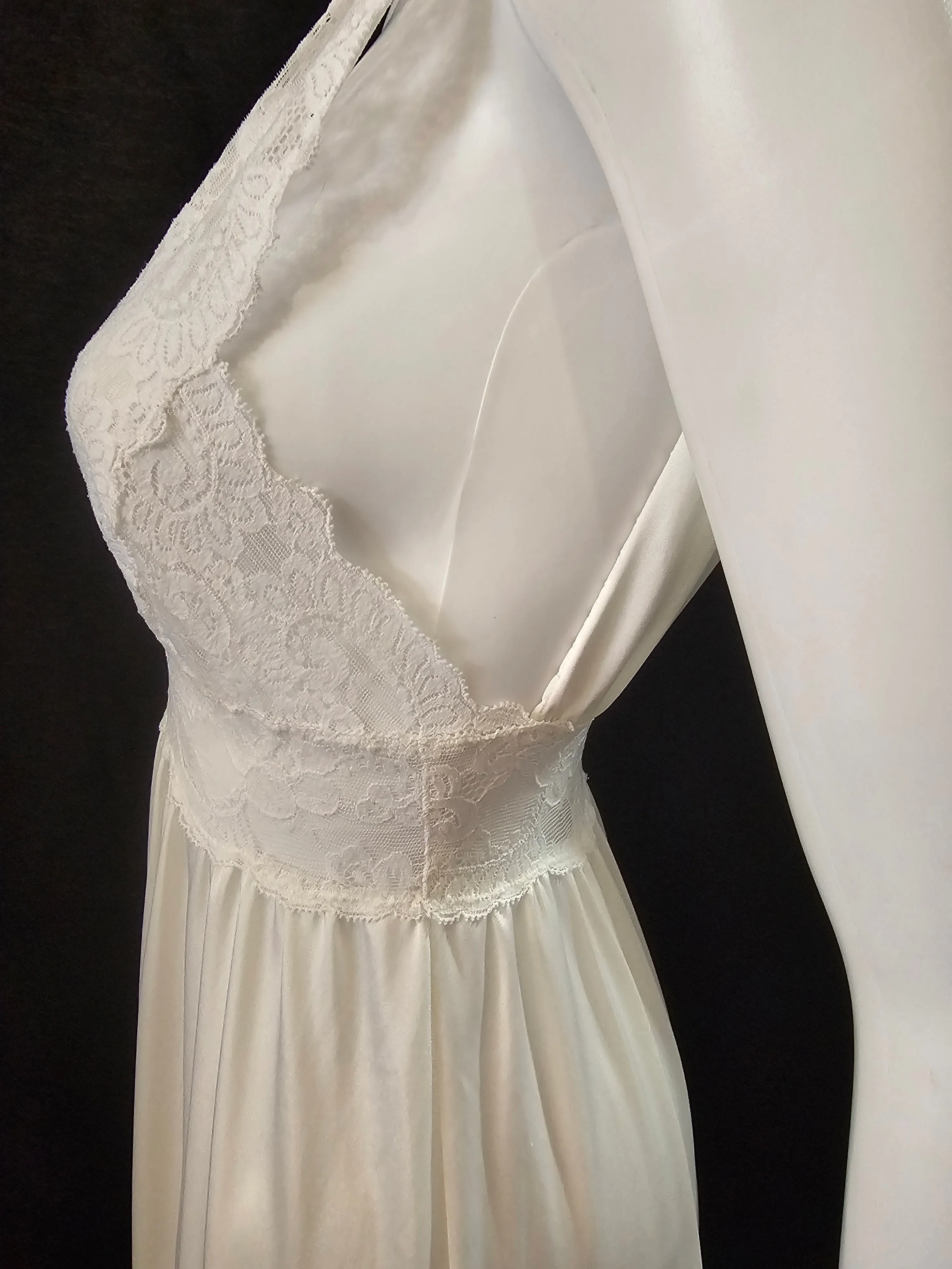 Vintage 1970s/80s Olga 92201 white goddess style  gown with lace bodice