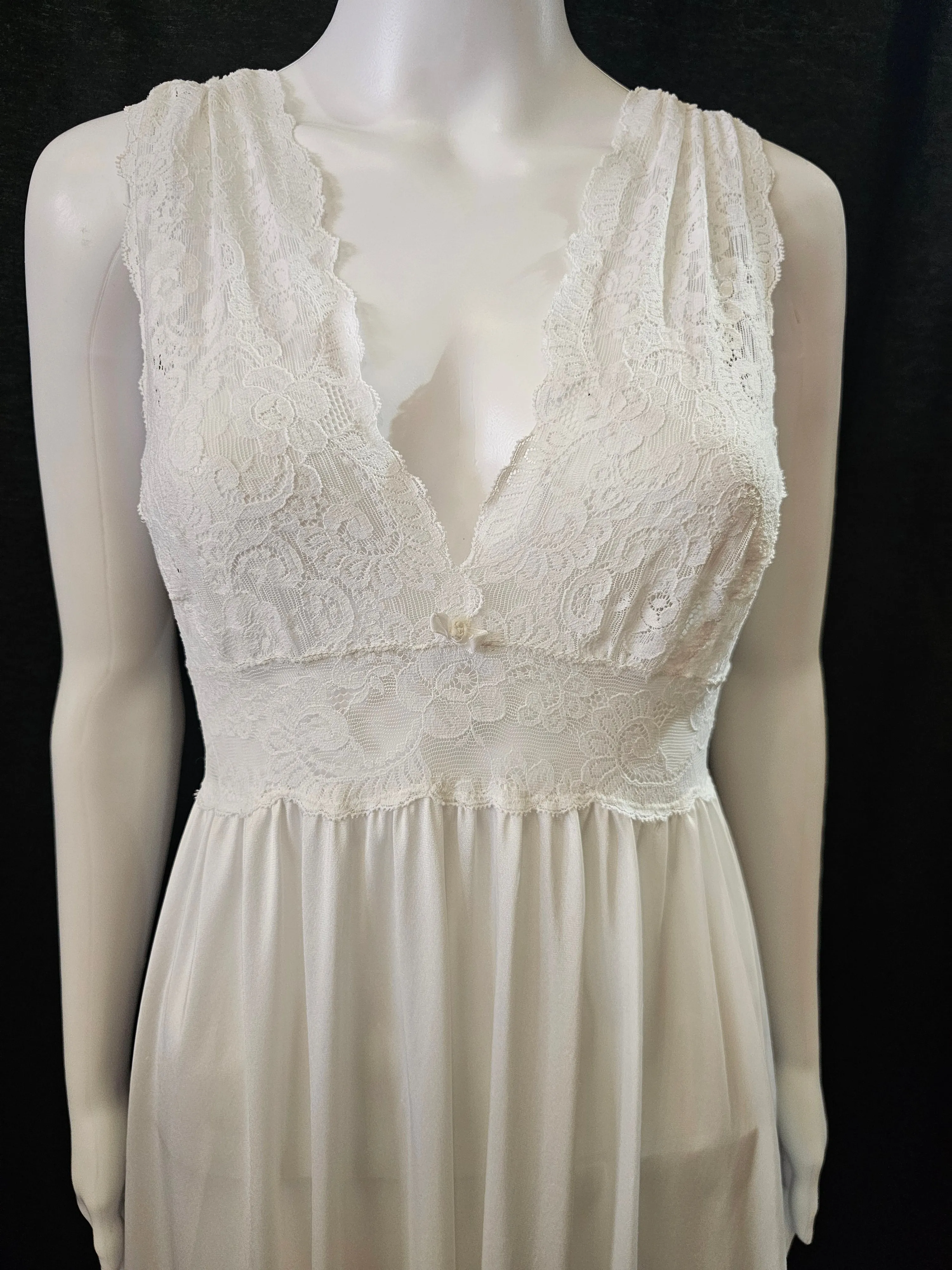 Vintage 1970s/80s Olga 92201 white goddess style  gown with lace bodice