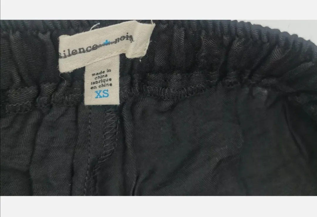 WOMENS SIZE XS or TEEN GIRL - SILENCE   NOISE, Silky Black Shorts NWOT B33