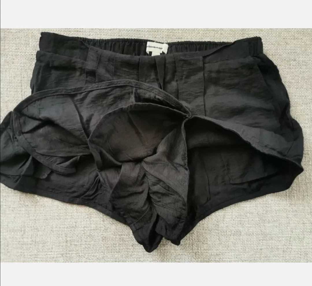 WOMENS SIZE XS or TEEN GIRL - SILENCE   NOISE, Silky Black Shorts NWOT B33