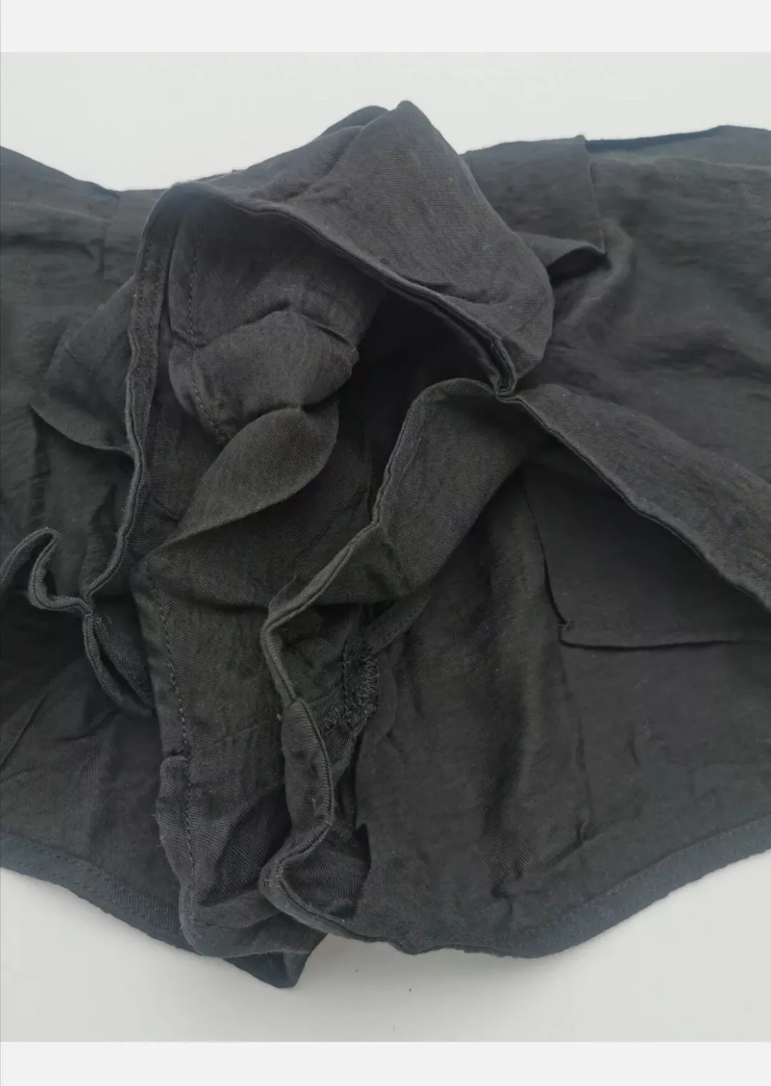 WOMENS SIZE XS or TEEN GIRL - SILENCE   NOISE, Silky Black Shorts NWOT B33